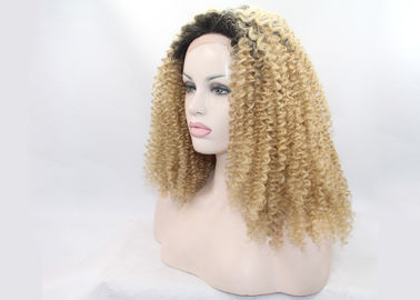 ประเทศจีน Kinky Curly Synthetic ลูกไม้ด้านหน้าหมวก Wigs กับความสามารถในการยืดและสายรัดปรับ ผู้ผลิต